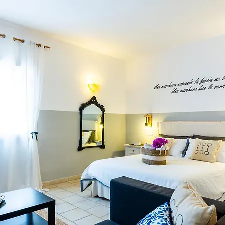 לינה וארוחת בוקר Le Maschere 3*