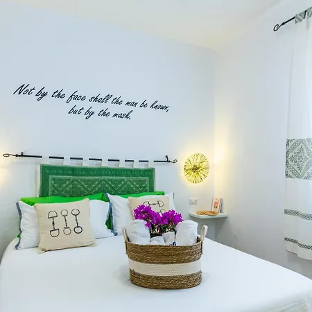 לינה וארוחת בוקר Le Maschere