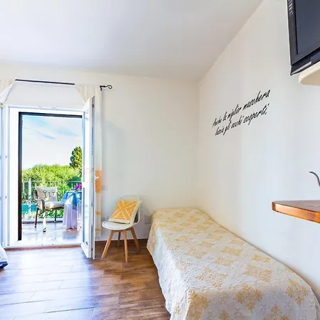 Le Maschere Bed & Breakfast *