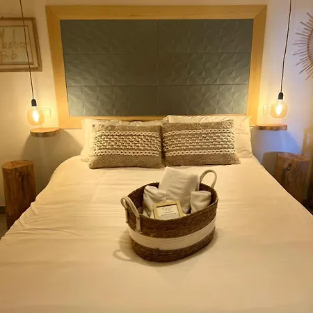 Le Maschere Bed & Breakfast *