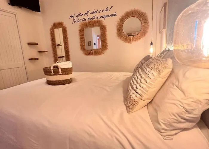 Le Maschere サンタ・テレーザ・ガッルーラ